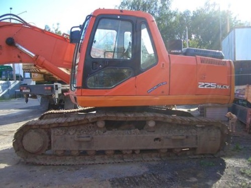 Гусеничный экскаватор DOOSAN / DAEWOO SOLAR 225NLCV купить в компании Рабочие Машины