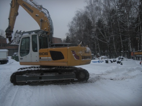 Экскаватор гусеничный Liebherr 906 купить в компании Рабочие Машины
