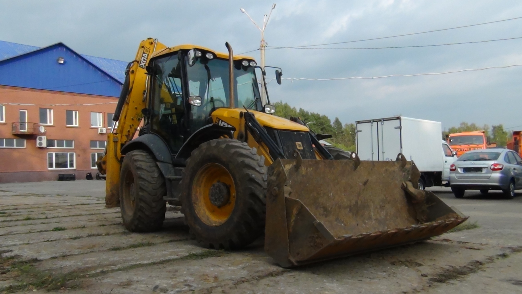 Экскаватор - погрузчик JCB 4CX купить в компании Рабочие Машины