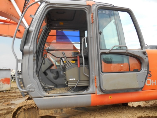 Гусеничный экскаваторт HITACHI ZAXIS 240H купить в компании Рабочие Машины