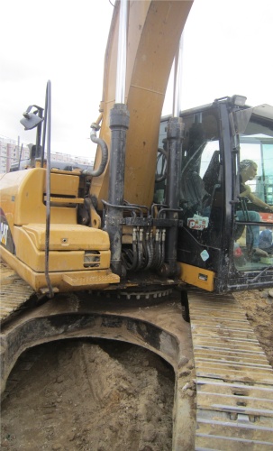 Гусеничный экскаватор CATERPILLAR 323D LN купить в компании Рабочие Машины