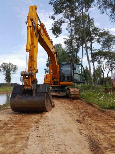 Гусеничный экскаватор JCB JS 220S купить в компании Рабочие Машины