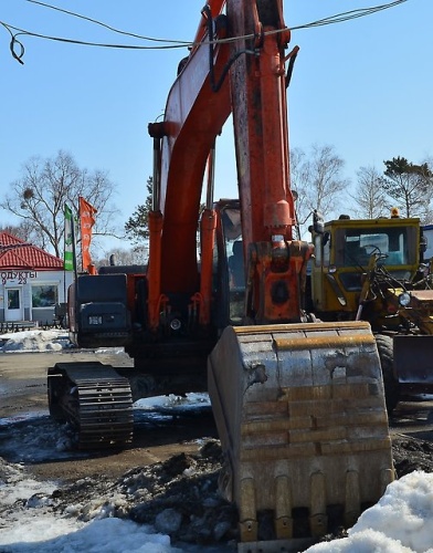 экскаватор гусеничный Hitachi ZX240LC 3G купить в компании Рабочие Машины