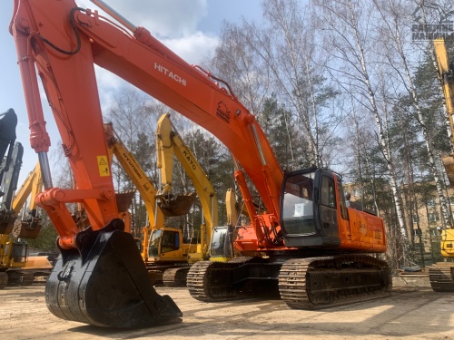 Гусеничный экскаватор Hitachi ZX 450 купить в компании Рабочие Машины