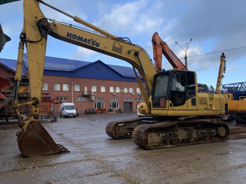 Гусеничный экскаватор KOMATSU PC 220 купить в компании Рабочие Машины