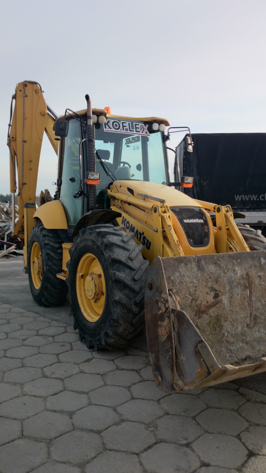 Экскаватор-погрузчик Komatsu WB 97 S-5 купить в компании Рабочие Машины