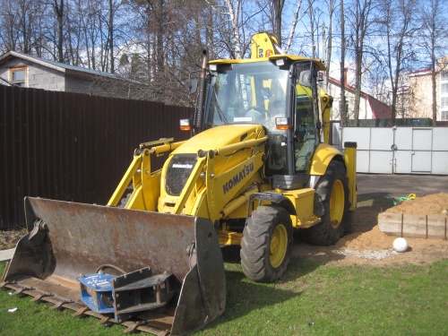 Экскаватор-погрузчик KOMATSU WB93R купить в компании Рабочие Машины