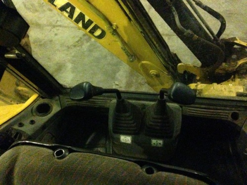 экскаватор-погрузчик New holland LB95B купить в компании Рабочие Машины