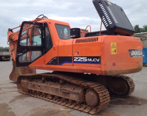 Экскаватор гусеничный Doosan 225NLC купить в компании Рабочие Машины