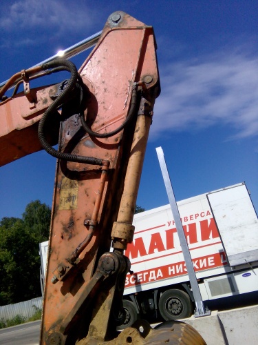 Гусеничный экскаватор HITACHI ZAXIS 240-3 купить в компании Рабочие Машины