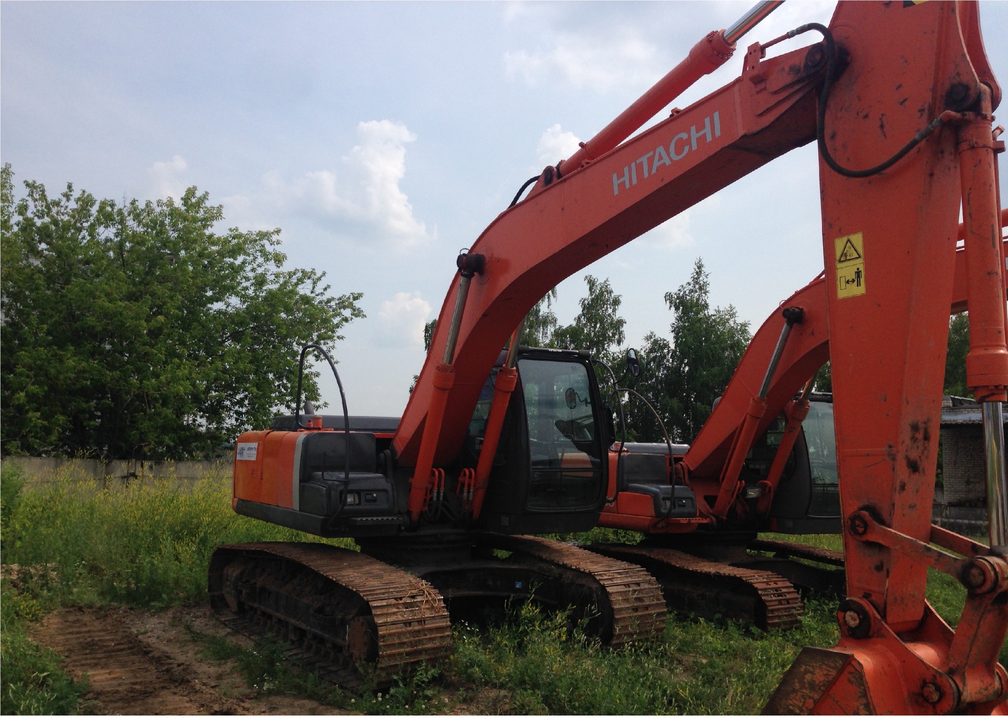 Гусеничный экскаватор HITACHI ZX200-3 купить в компании Рабочие Машины