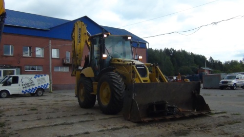 Экскаватор - погрузчик KOMATSU WB93S-5 купить в компании Рабочие Машины