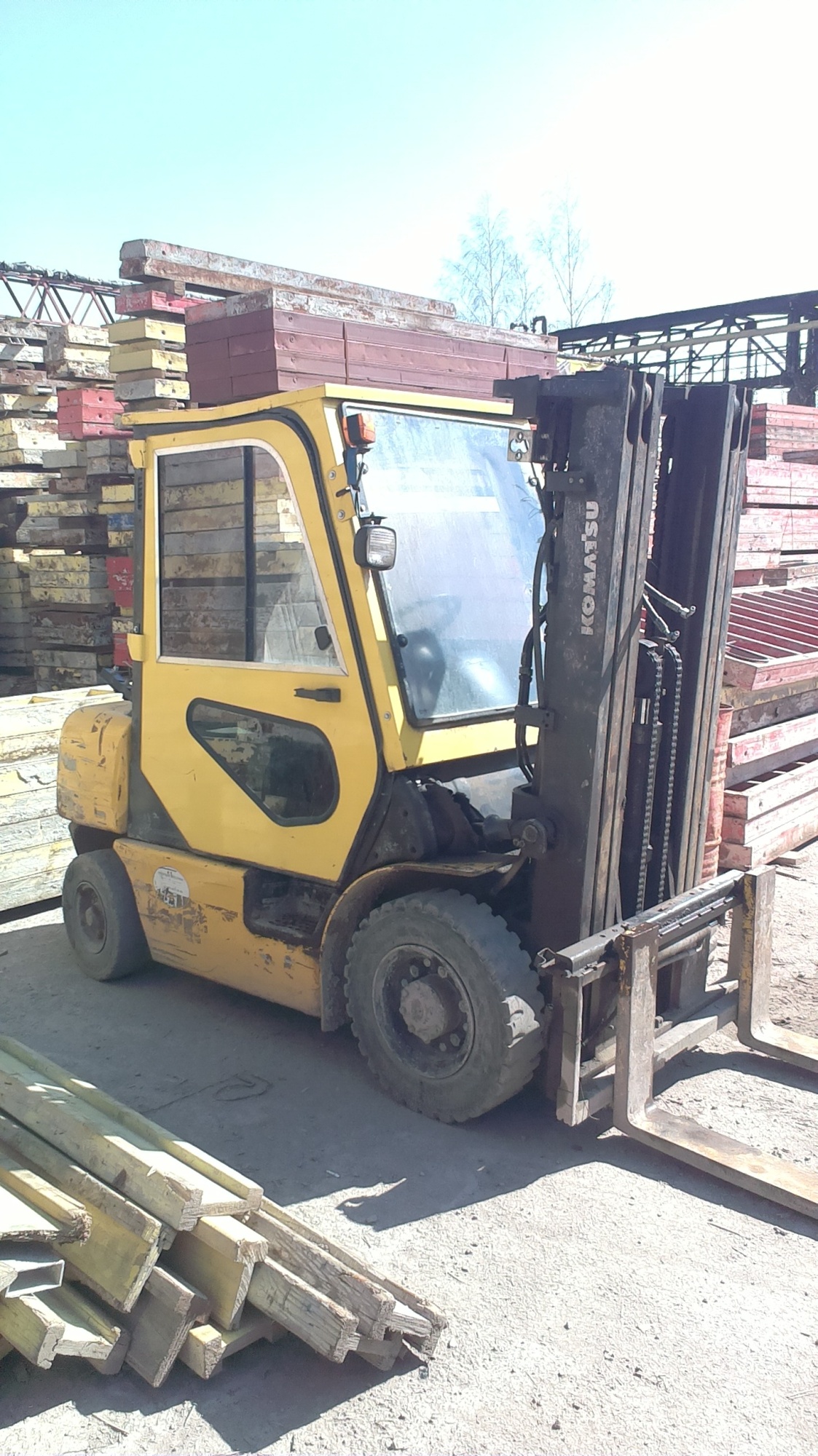 вилочный погрузчик KOMATSU  FD25 купить в компании Рабочие Машины