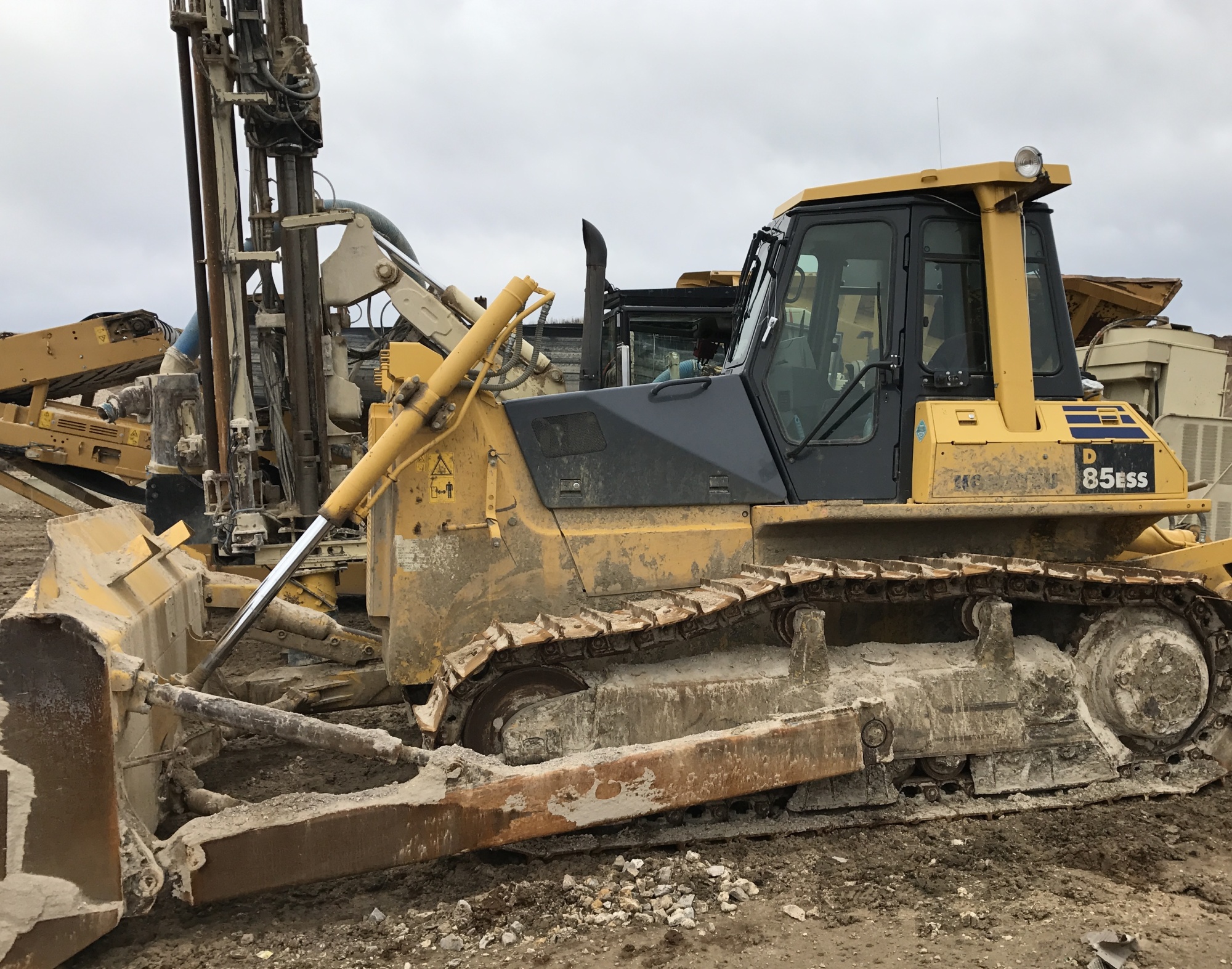 Бульдозер KOMATSU D 85E-212012 г купить в компании Рабочие Машины