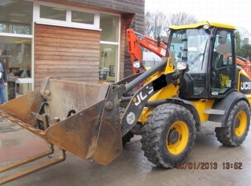 Фронтальный погрузчик JCB 409 купить в компании Рабочие Машины