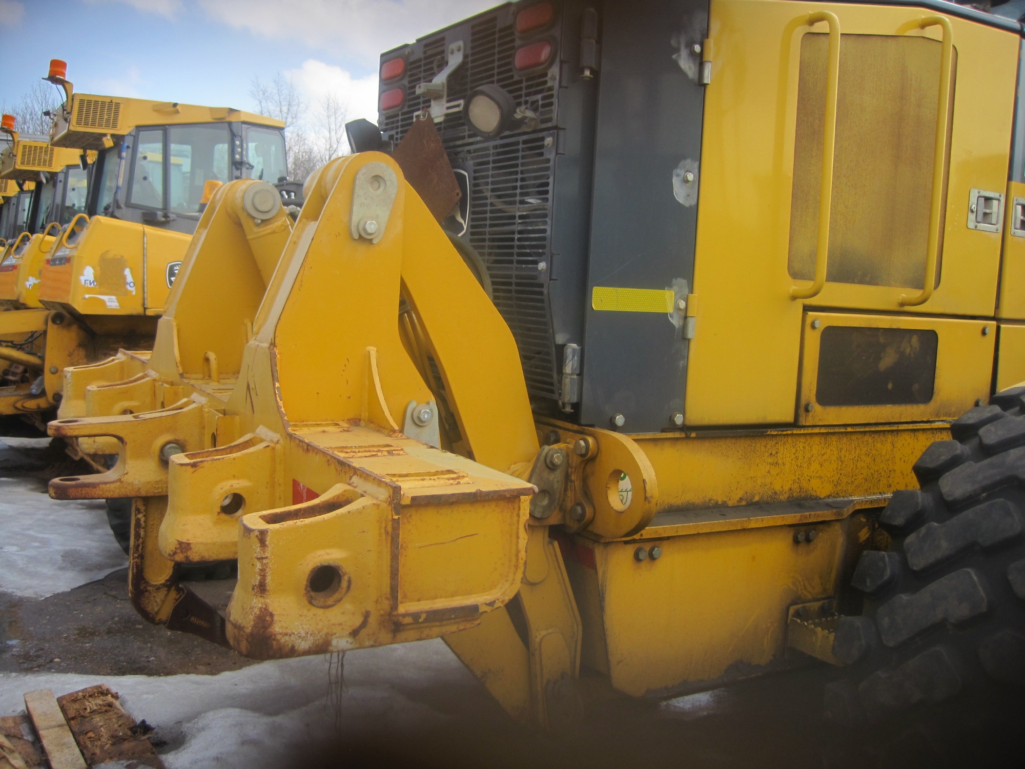 Грейдер JOHN DEERE 870G купить в компании Рабочие Машины