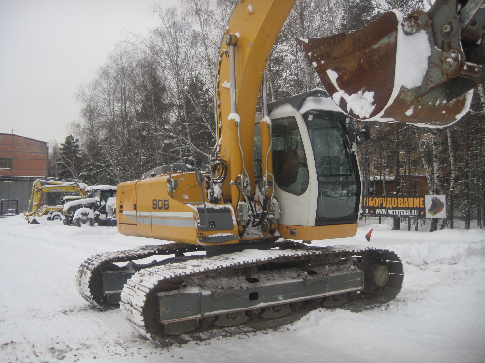 Экскаватор гусеничный Liebherr 906 купить в компании Рабочие Машины