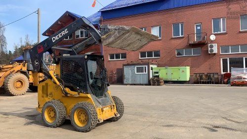 Мини-погрузчик John Deere 318D купить в компании Рабочие Машины