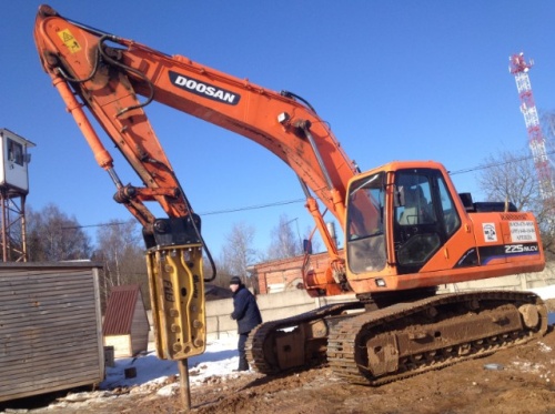 Экскаватор гусеничный Doosan 225NLC купить в компании Рабочие Машины