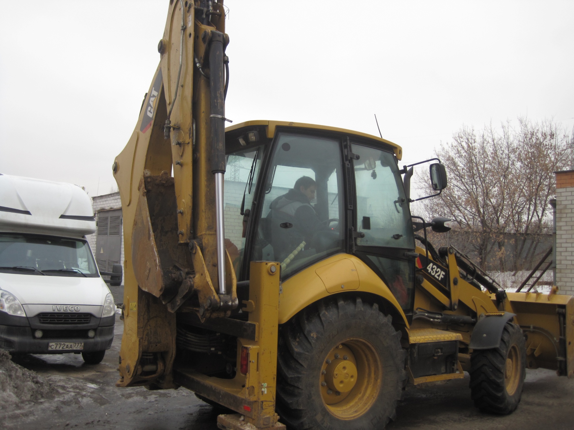 Экскаватор-погрузчик CATERPILLAR 432F купить в компании Рабочие Машины