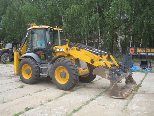 Экскаватор-погрузчик JCB 4CX купить в компании Рабочие Машины