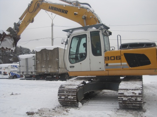 Экскаватор гусеничный Liebherr 906 купить в компании Рабочие Машины
