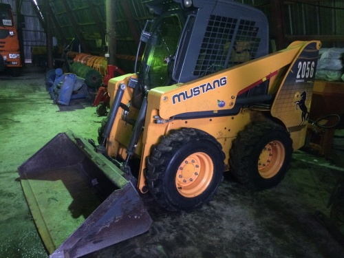 Мини-погрузчик MUSTANG 2056 купить в компании Рабочие Машины