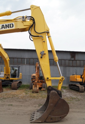 Гусеничный Экскаватор NEW HOLLAND E215 купить в компании Рабочие Машины