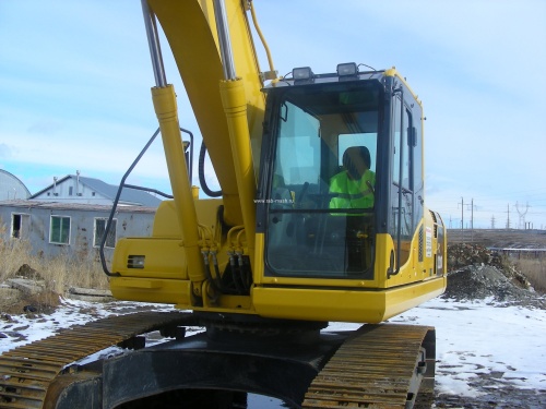 гусеничный экскаватор Komatsu PC220 купить в компании Рабочие Машины