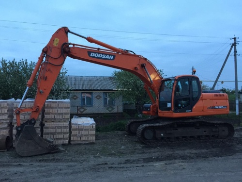Гусеничный экскаваторDOOSAN / DAEWOODX225LCA купить в компании Рабочие Машины