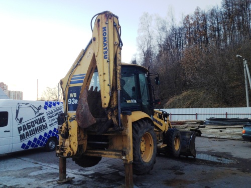 Экскаватор погрузчик Komatsu WB93R-5 купить в компании Рабочие Машины