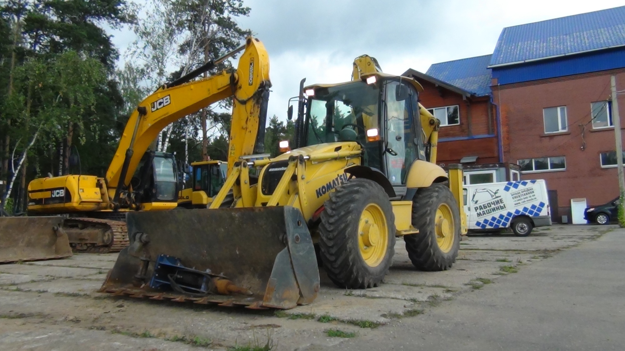 Экскаватор - погрузчик KOMATSU WB93S-5 купить в компании Рабочие Машины