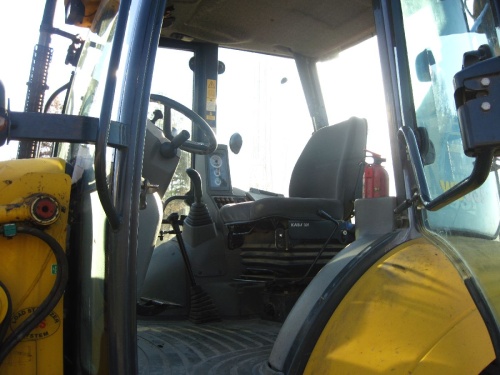 Экскаватор-погрузчик Komatsu WB93S-5 купить в компании Рабочие Машины