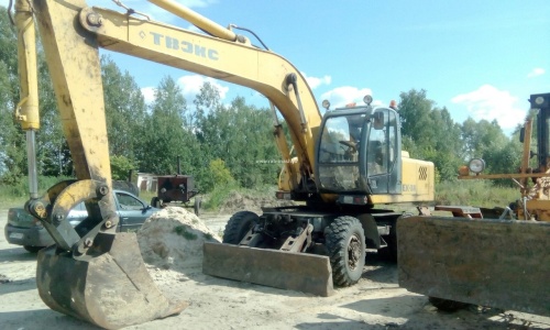 Колесный экскаватор ТВЭКС ЕК-18 купить в компании Рабочие Машины