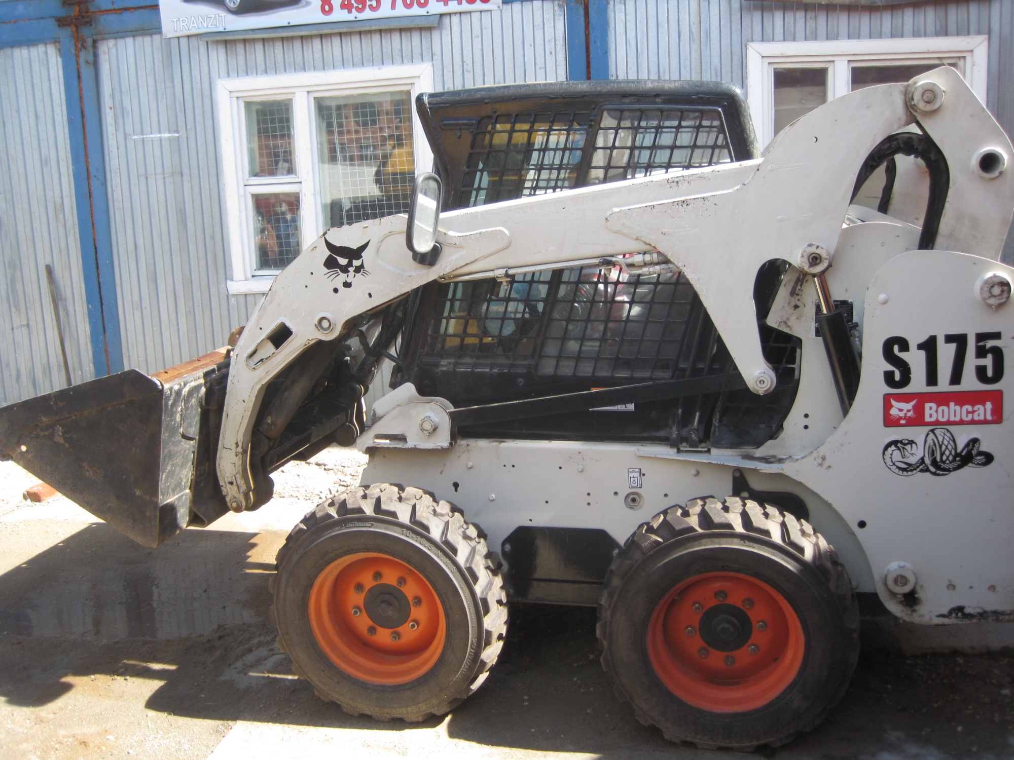 Мини - погрузчик с бортовым поворотом BOBCAT S175 купить в компании Рабочие Машины