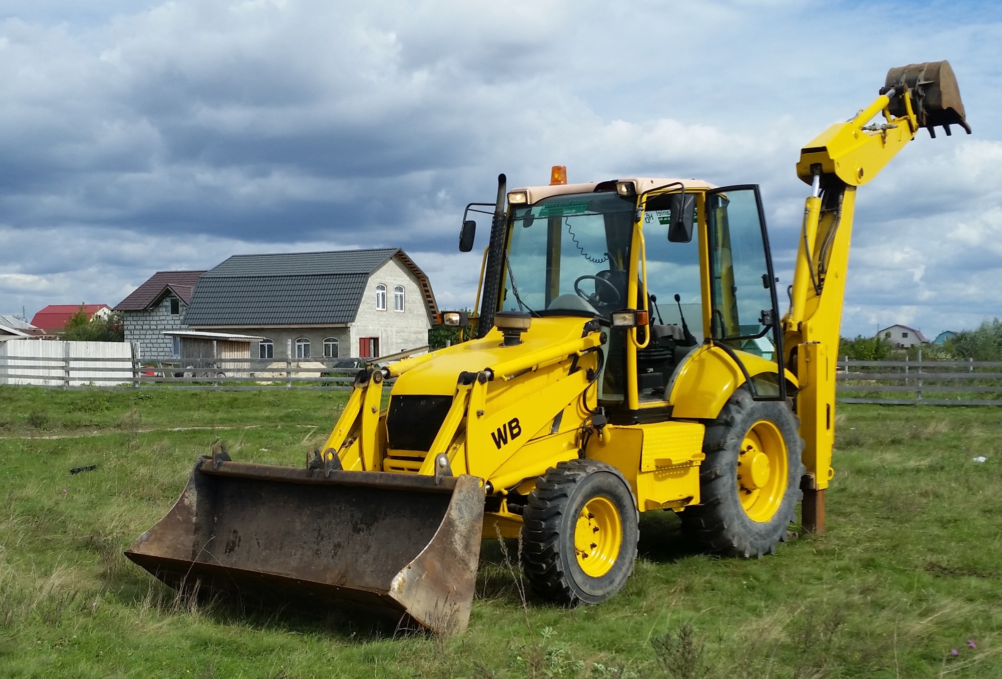 Экскаватор - погрузчик KOMATSU WB91R-2 купить в компании Рабочие Машины