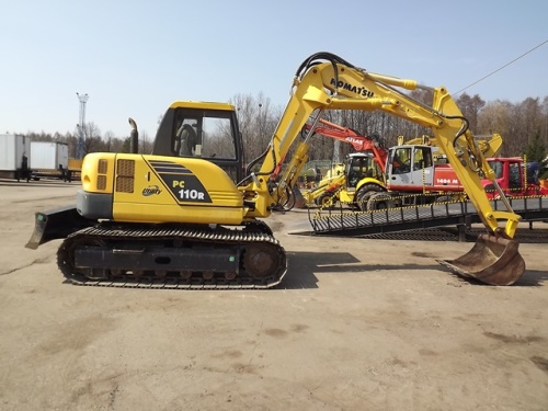 Экскаватор гусеничный Komatsu  PC110R купить в компании Рабочие Машины