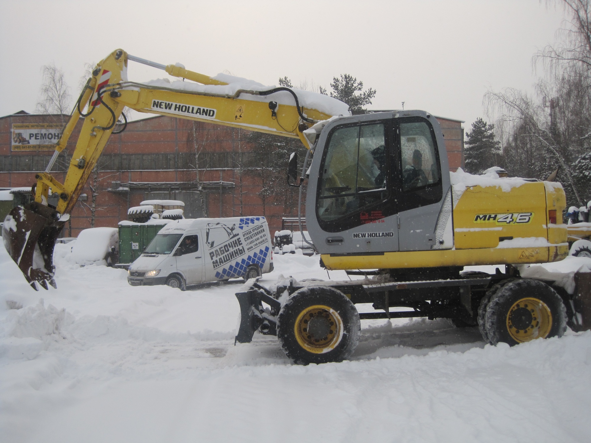 Колесный экскаватор New Holland MH 4.6 купить в компании Рабочие Машины
