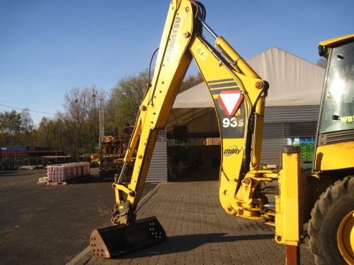Экскаватор-погрузчик Komatsu WB93S-5 купить в компании Рабочие Машины