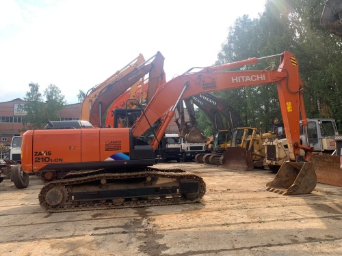 Гусеничный экскаватор Hitachi ZX210 купить в компании Рабочие Машины