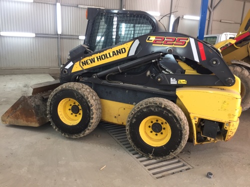 Мини - погрузчик с бортовым поворотом NEW HOLLAND L225 купить в компании Рабочие Машины