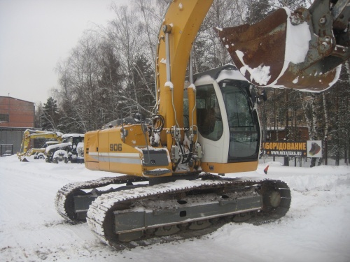 Экскаватор гусеничный Liebherr 906 купить в компании Рабочие Машины