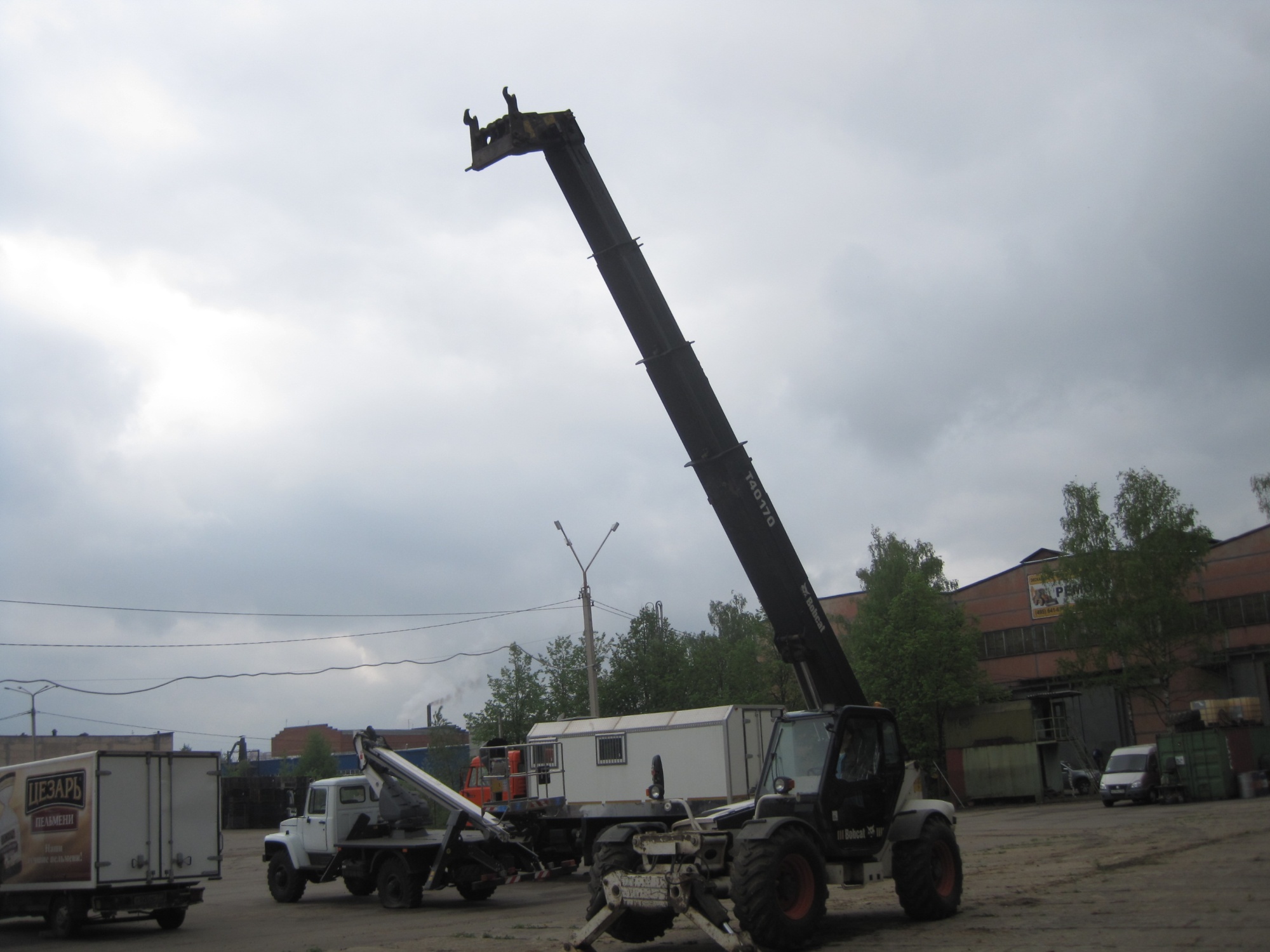 телескопический погрузчик Bobcat T40170 купить в компании Рабочие Машины