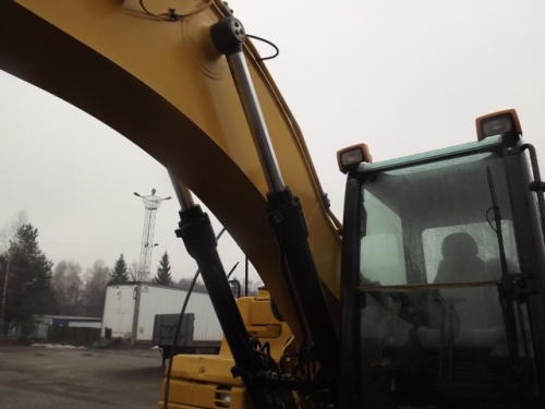 Экскаватор гусеничный Caterpillar 323 DL купить в компании Рабочие Машины