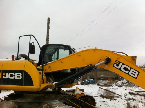 Гусеничный экскаватор JCB JS 260 купить в компании Рабочие Машины