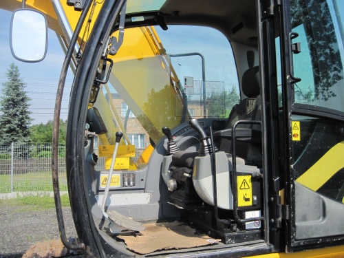 Экскаватор гусеничный JCB JS130 купить в компании Рабочие Машины