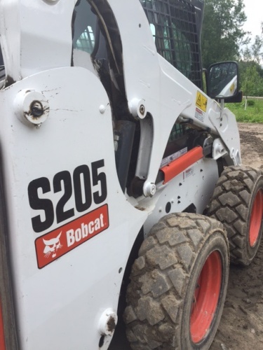 Мини - погрузчик фронтальный BOBCAT S205 купить в компании Рабочие Машины