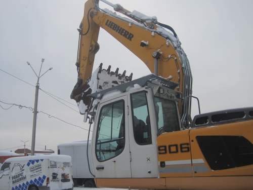 Экскаватор гусеничный Liebherr 906 купить в компании Рабочие Машины