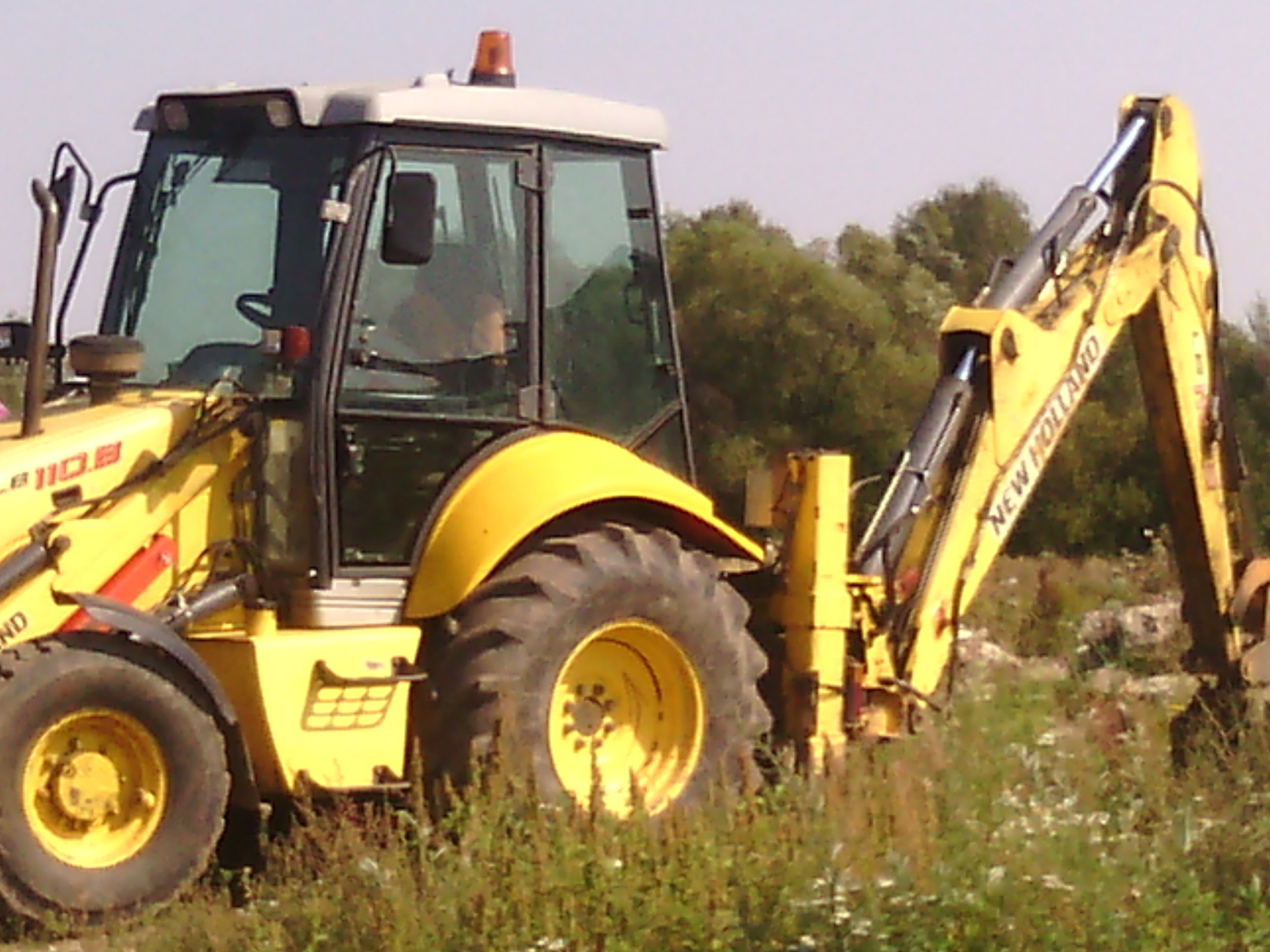 Экскаватор - погрузчик NEW HOLLAND LB 110.B купить в компании Рабочие Машины