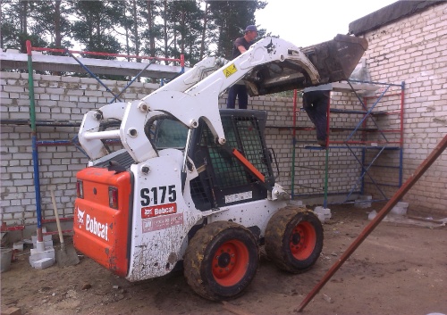 Мини-погрузчик с бортовым поворотом BOBCAT S175 купить в компании Рабочие Машины